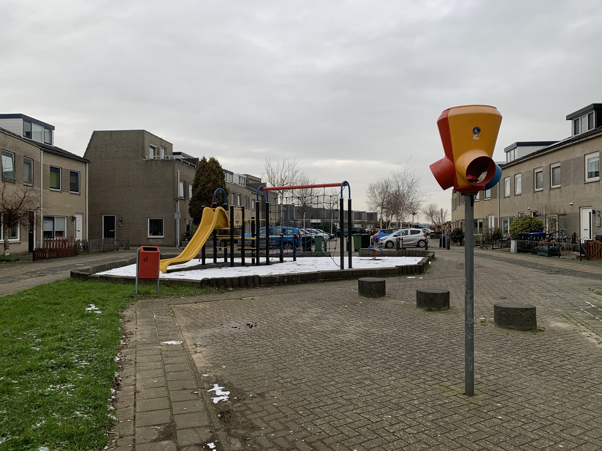 Foto huidige speelplaats Maurice Ravelstraat Rechts